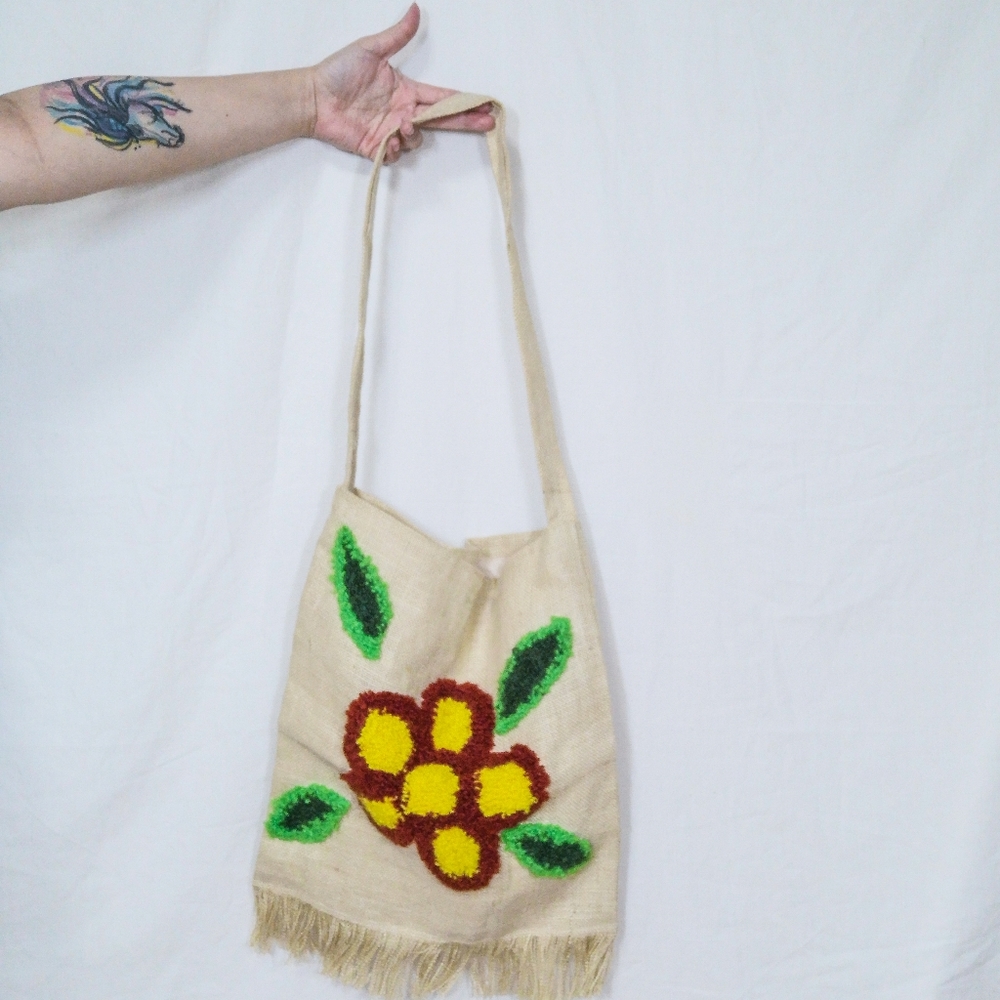 Jute Straw Bag With Tufted Flower